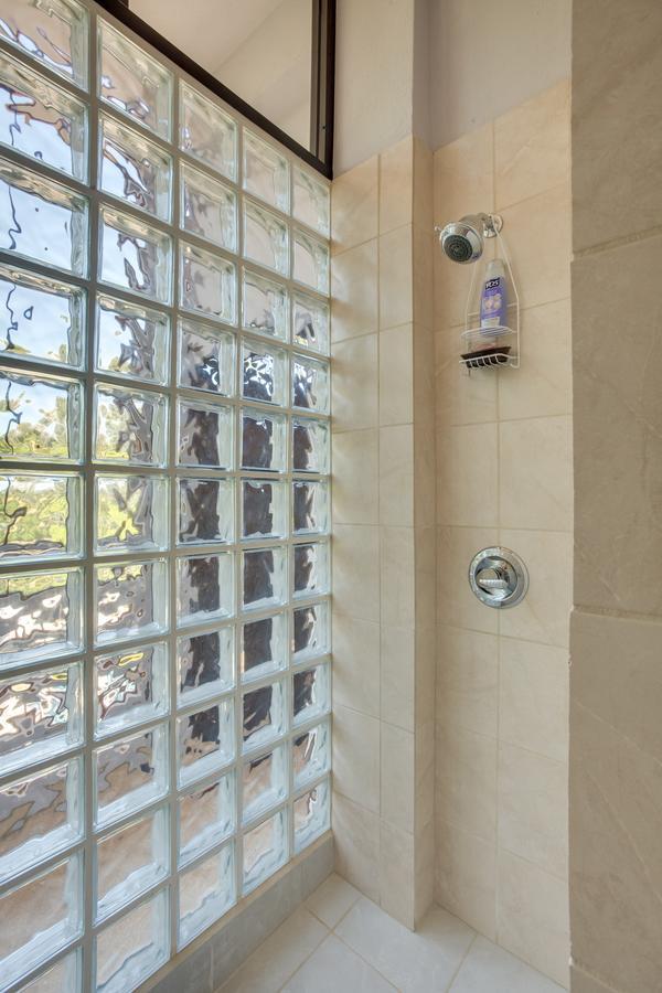 Bayshore Bijou Suites Maya Beach Екстер'єр фото