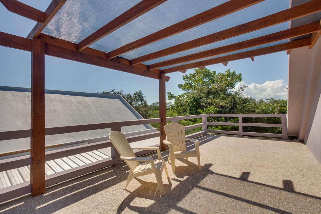 Bayshore Bijou Suites Maya Beach Екстер'єр фото